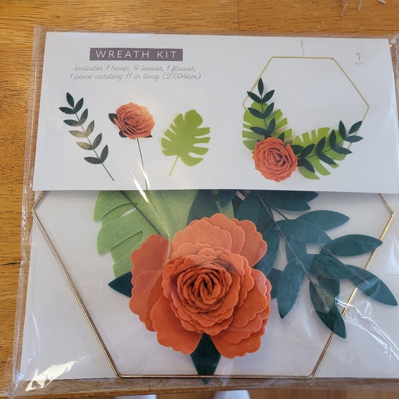 Wreath Kits - Picture 1 of 4